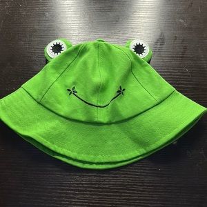 Frog hat